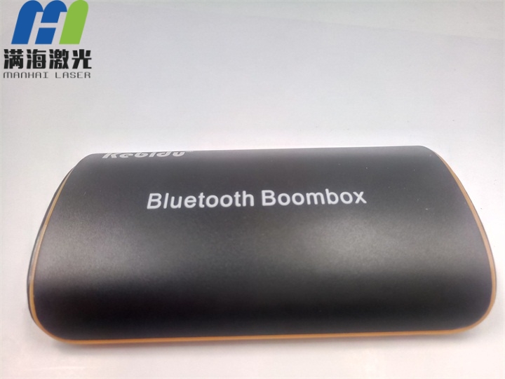 藍(lán)牙音箱塑膠殼激光打標(biāo)加工