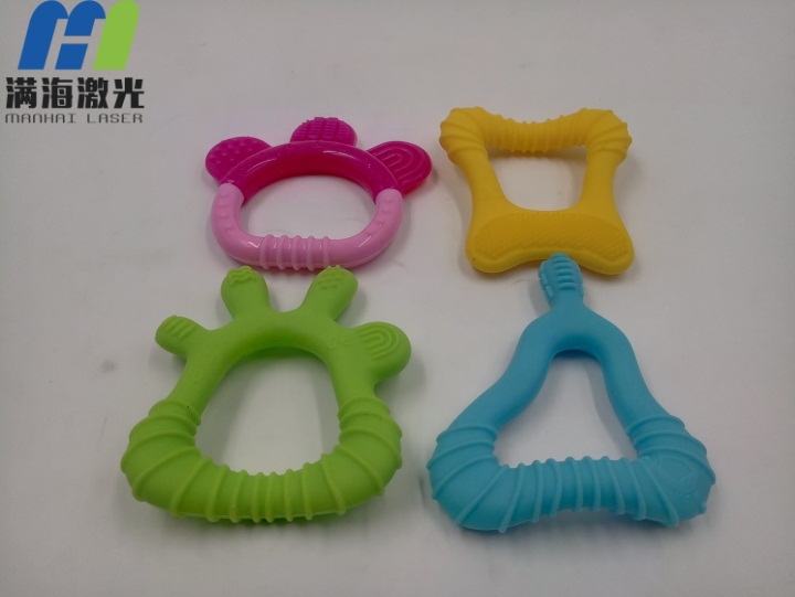 硅膠嬰兒磨牙棒激光打標